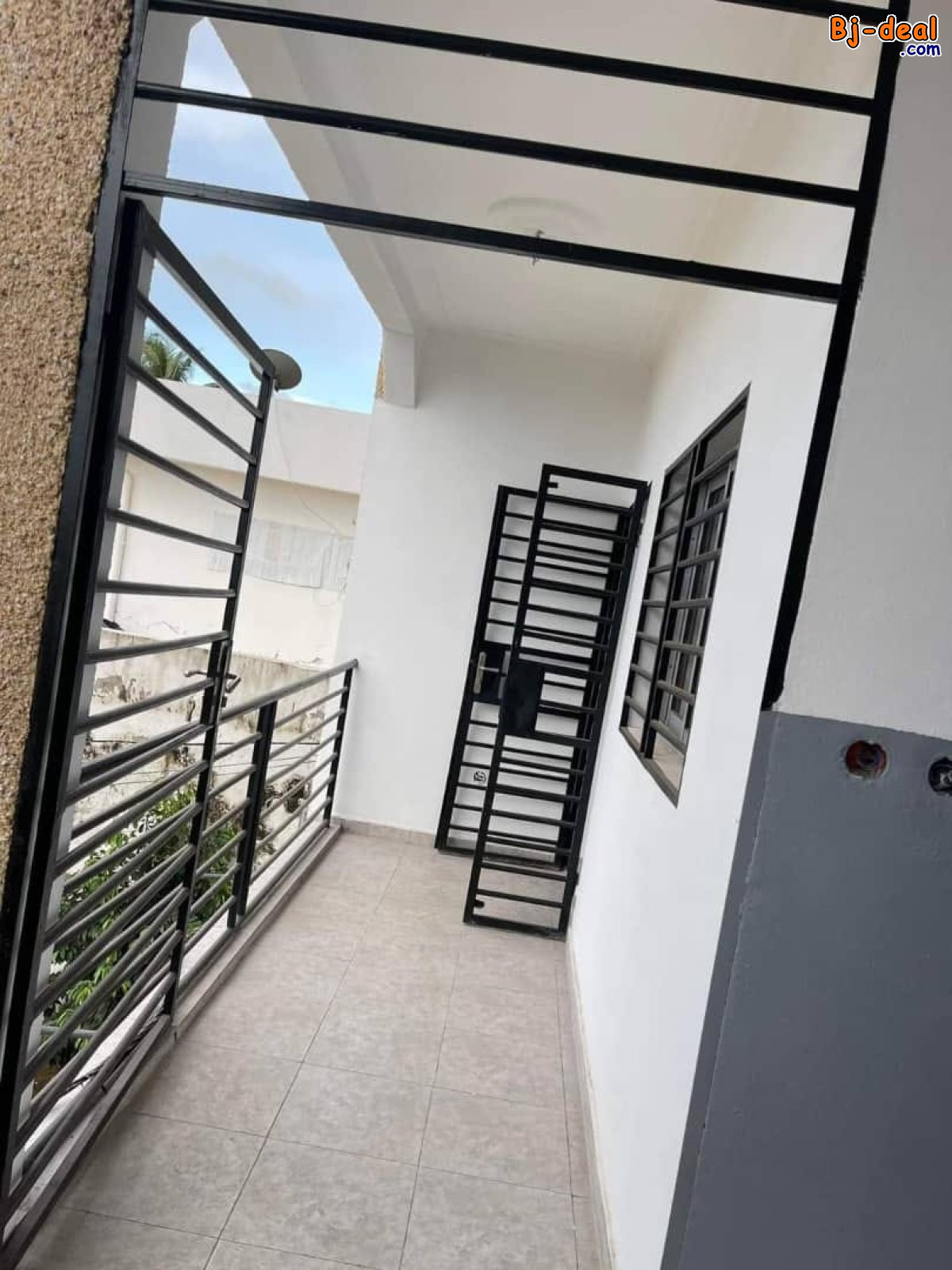 Image principale de Beau Studio neuf  avec parking à Santa Barbara bordure de route