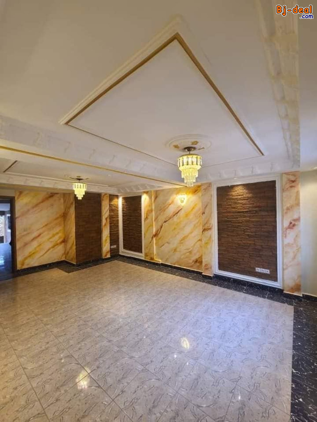 Image principale de Vaste studio avec clim eau chaude gardien forage parking à Odza B10