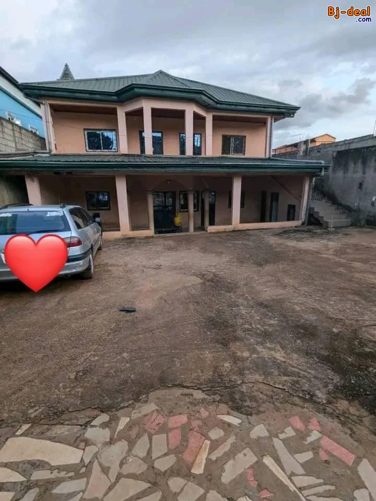 Image principale de Appartement propre avec forage parking à Fougerole.Moto