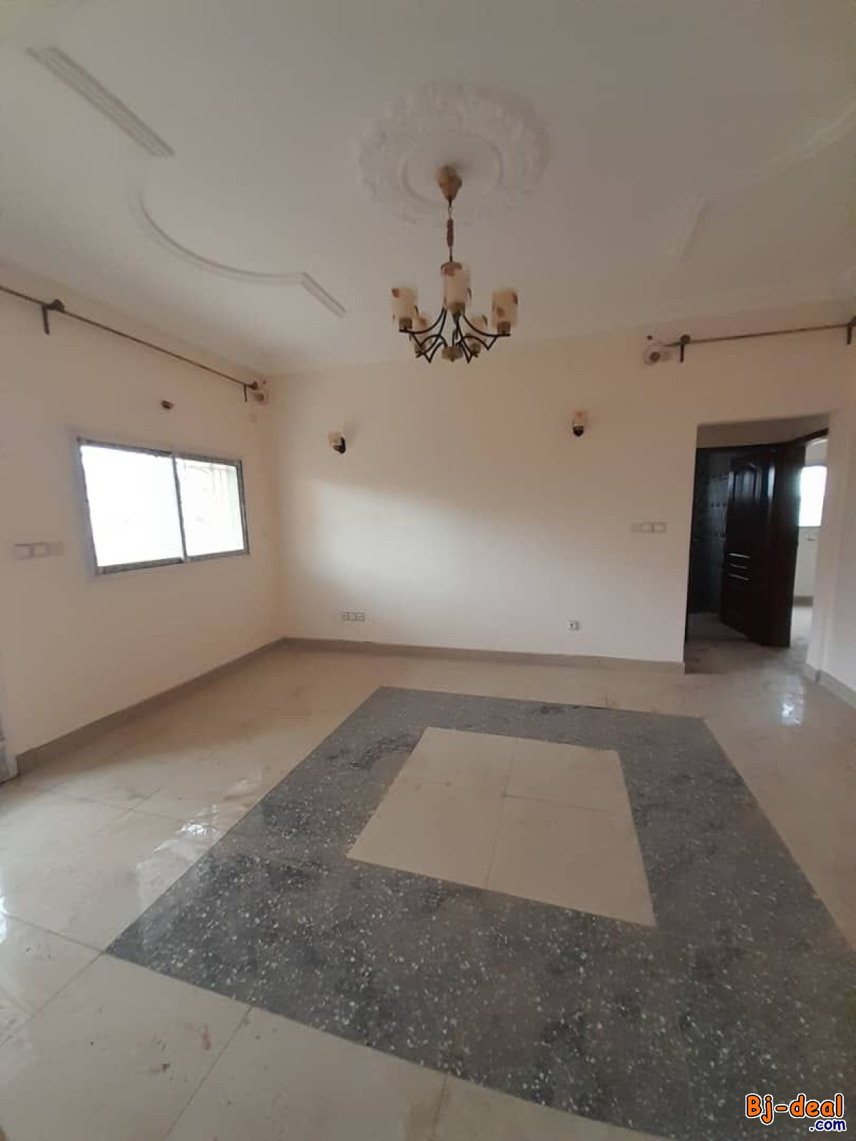 Image principale de Vaste studio avec parking gardien, forage à Nkolfoulou bordure de route principale