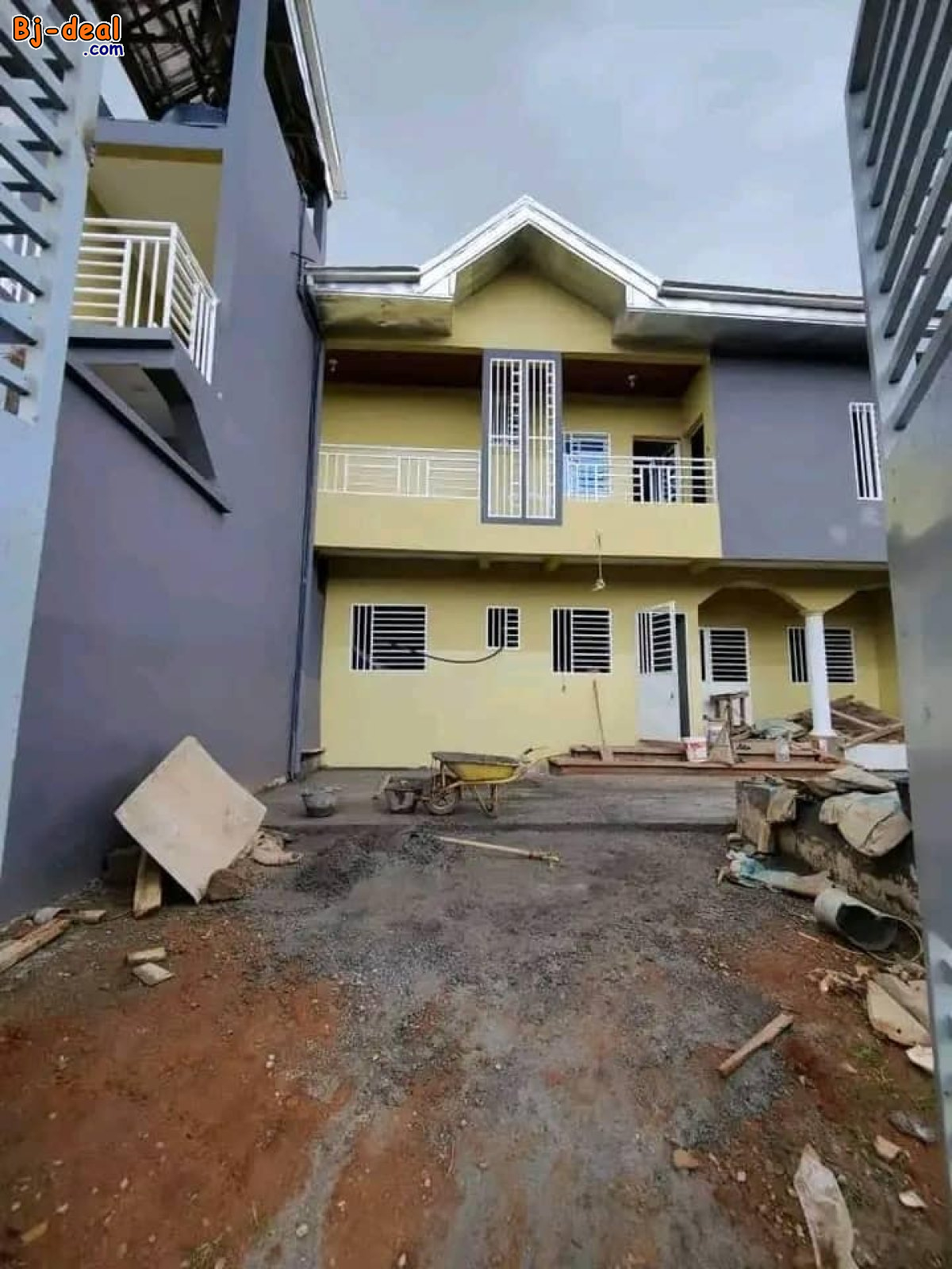 Image principale de Studio neuf avec eau chaude parking forage à Tsinga village