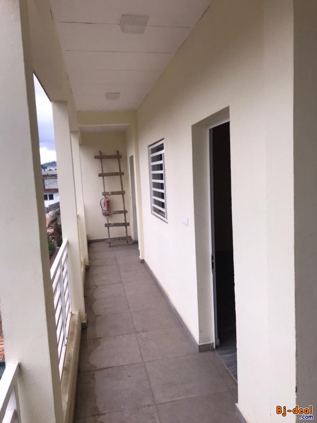 Image principale de Studio pour bureaux ou habitation, avec forage gardien à Nlongkak