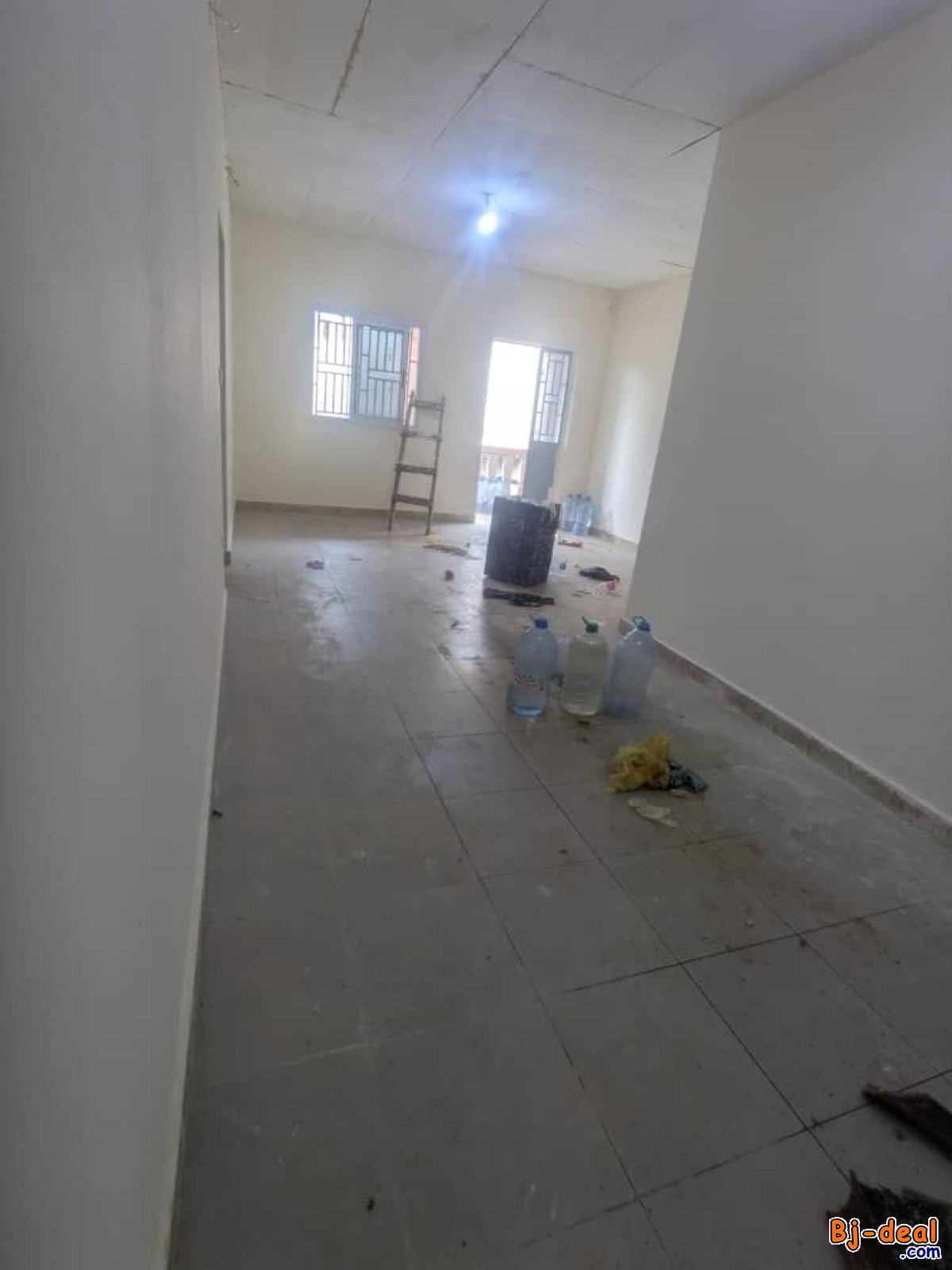 Image principale de Appartement spacieux avec forage à Mendong