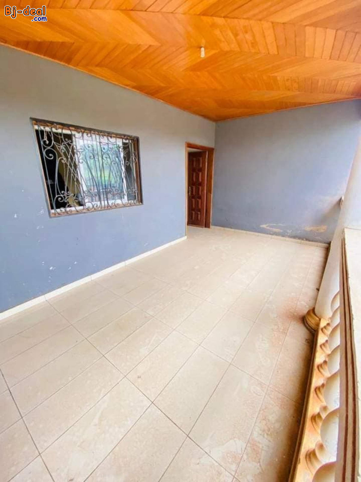 Image principale de Vaste Appartement neuf avec gardien, forage parking à Messassi