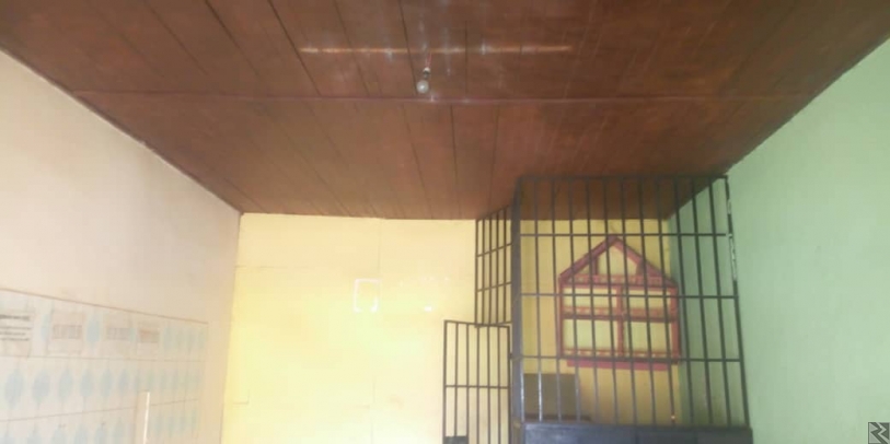 Image principale de Grand Local bien placé a louer a Ekounou