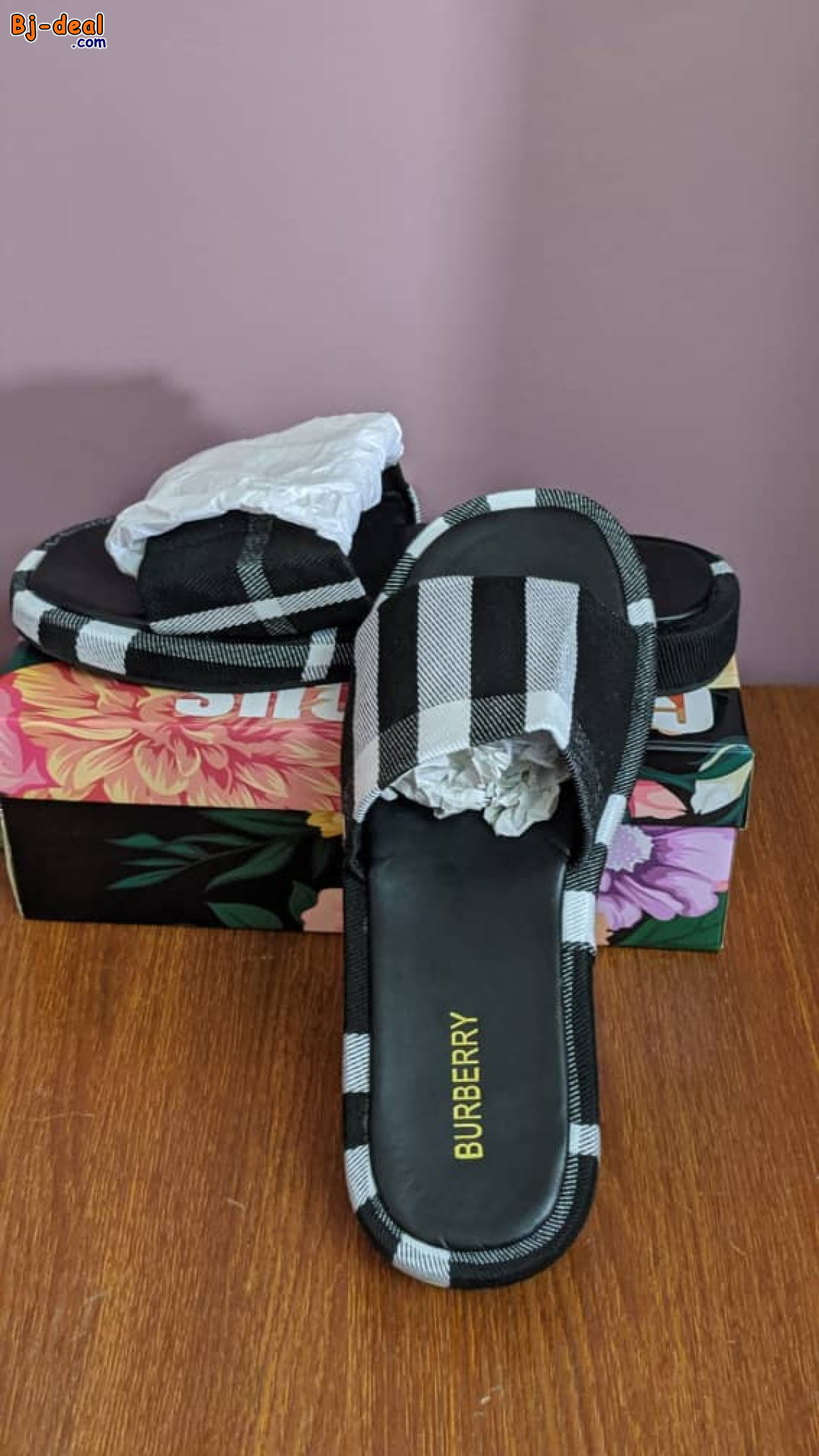 Image principale de Babouche Burberry de luxe