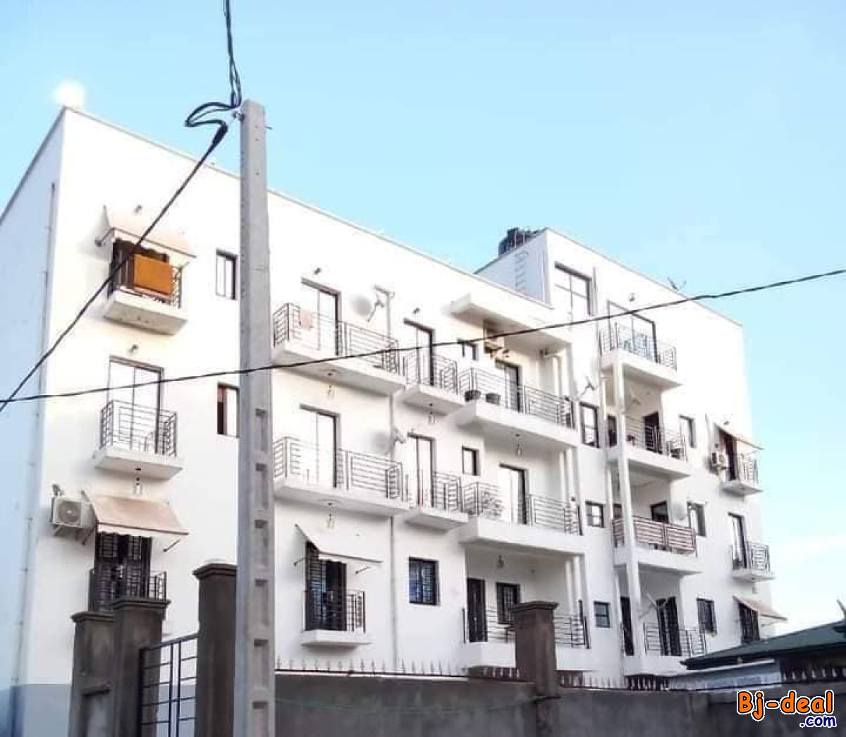 Image principale de STUDIO meublé haut standing à Bata Nlongkak bordure de route principale