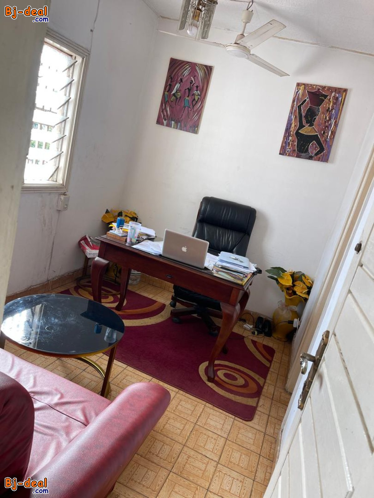 Image principale de Fond de commerce d&amp;#039;un bureau entièrement équipé à vendre au centre ville de Yaoundé.