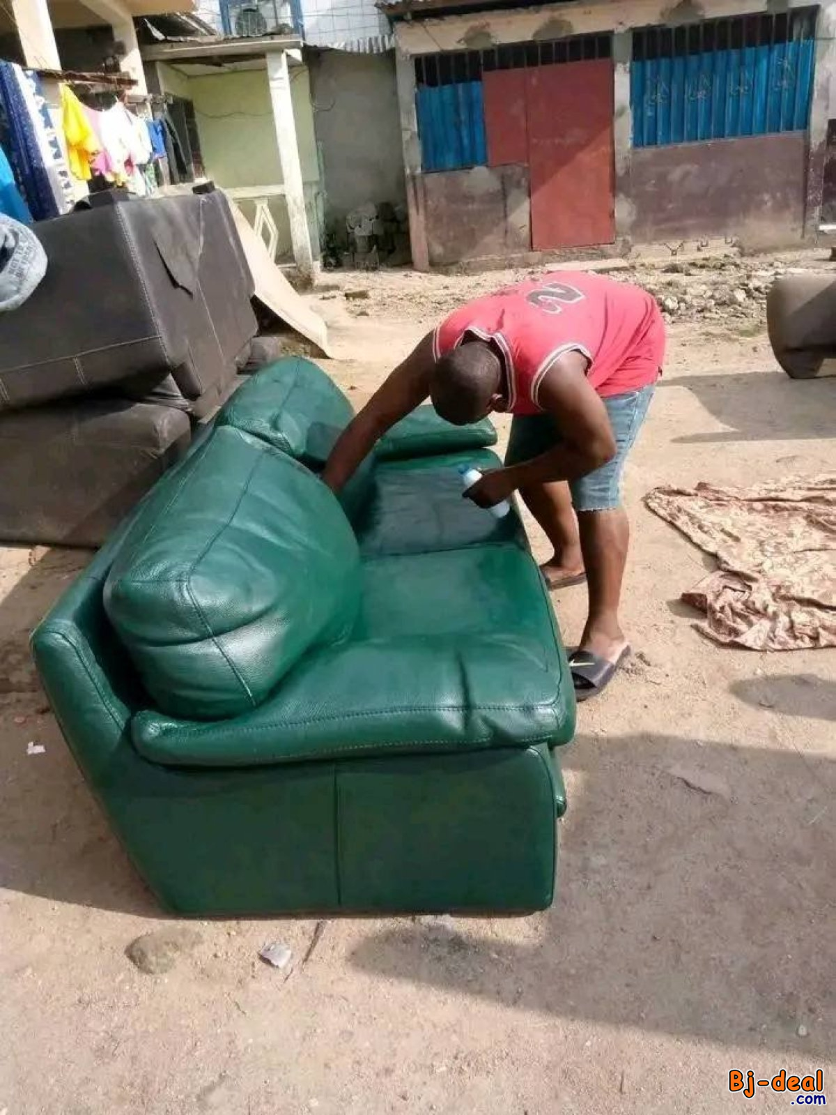 Image principale de LAVAGE - ENTRETIEN ET RENOVATION SALON EN CUIR