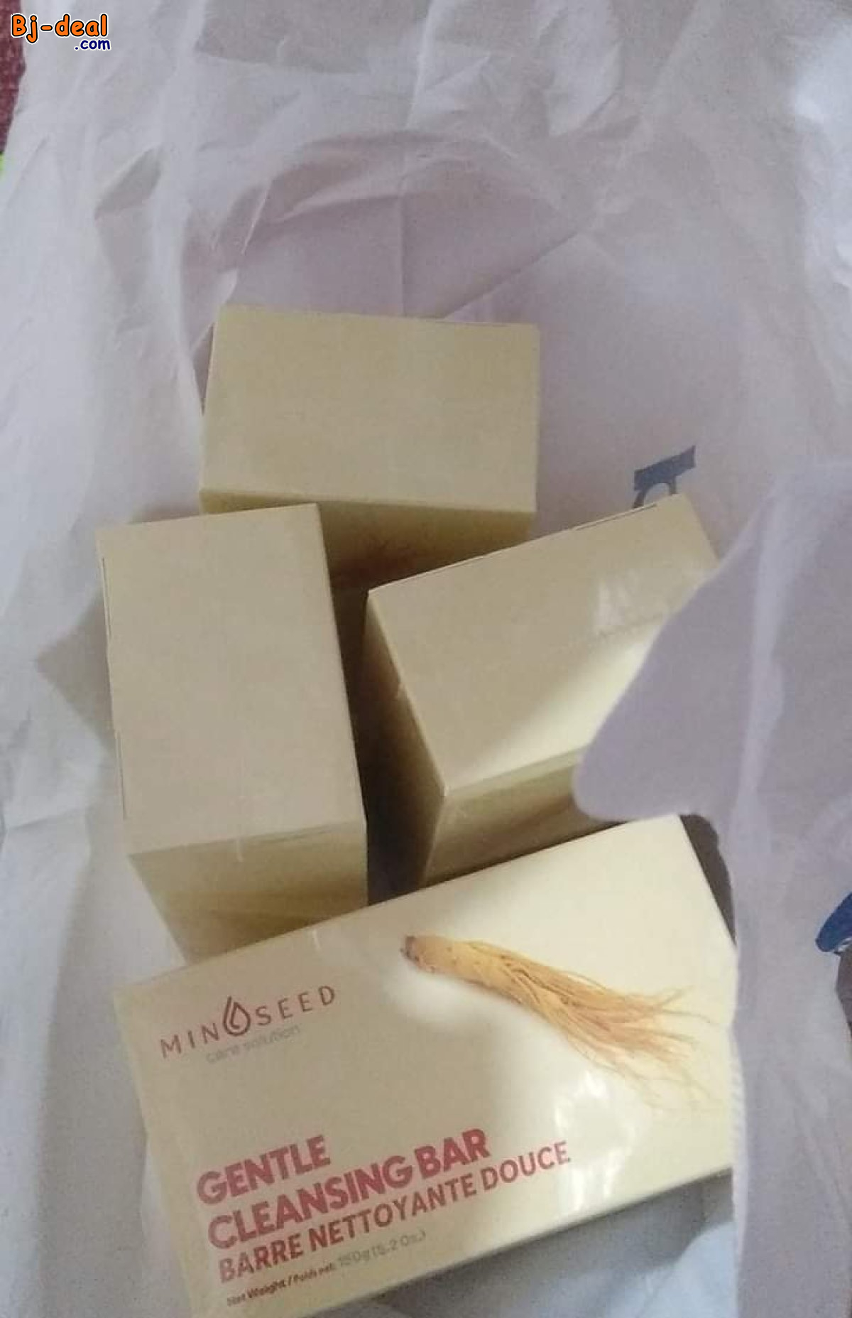 Main image of SAVON MINOSEED AU G&amp;#039;INSENG ET AUX PARTICULES DE FEUILLES D’OR LUXUEUSES....DOUALA