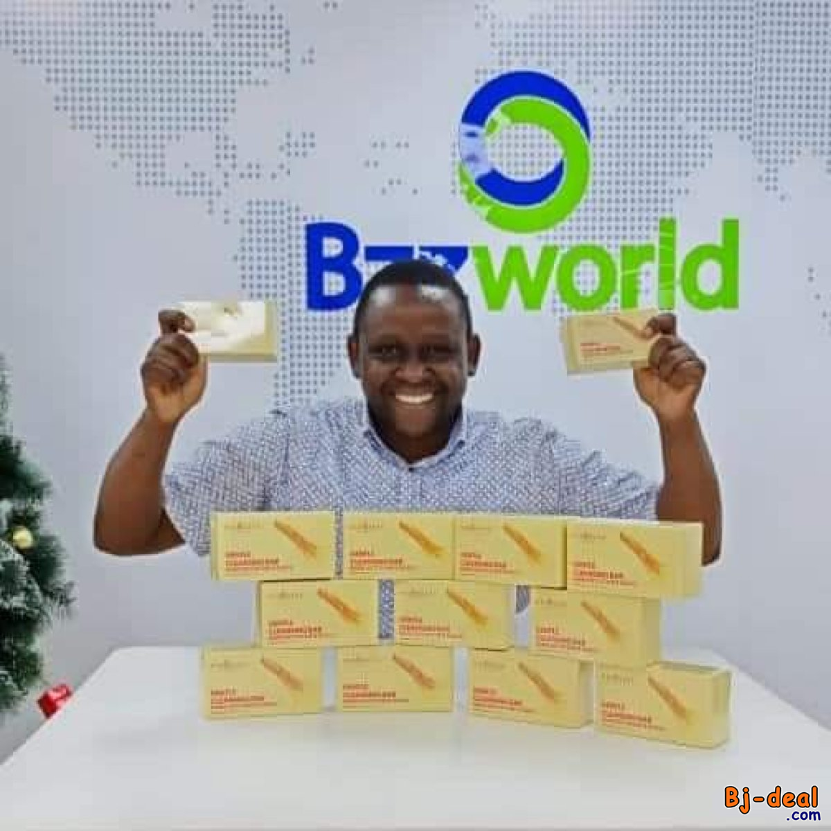 Main image of SAVON MINOSEED  AU GINSENG ET AUX PARTICULES DE FEUILLES D’OR LUXUEUSES....DOUALA