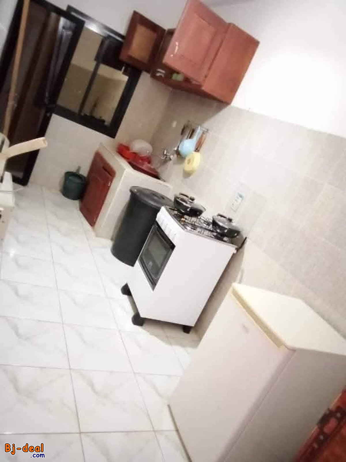 Image principale de Beau Studio meublé à Bata Nlongkak bordure de route principale.