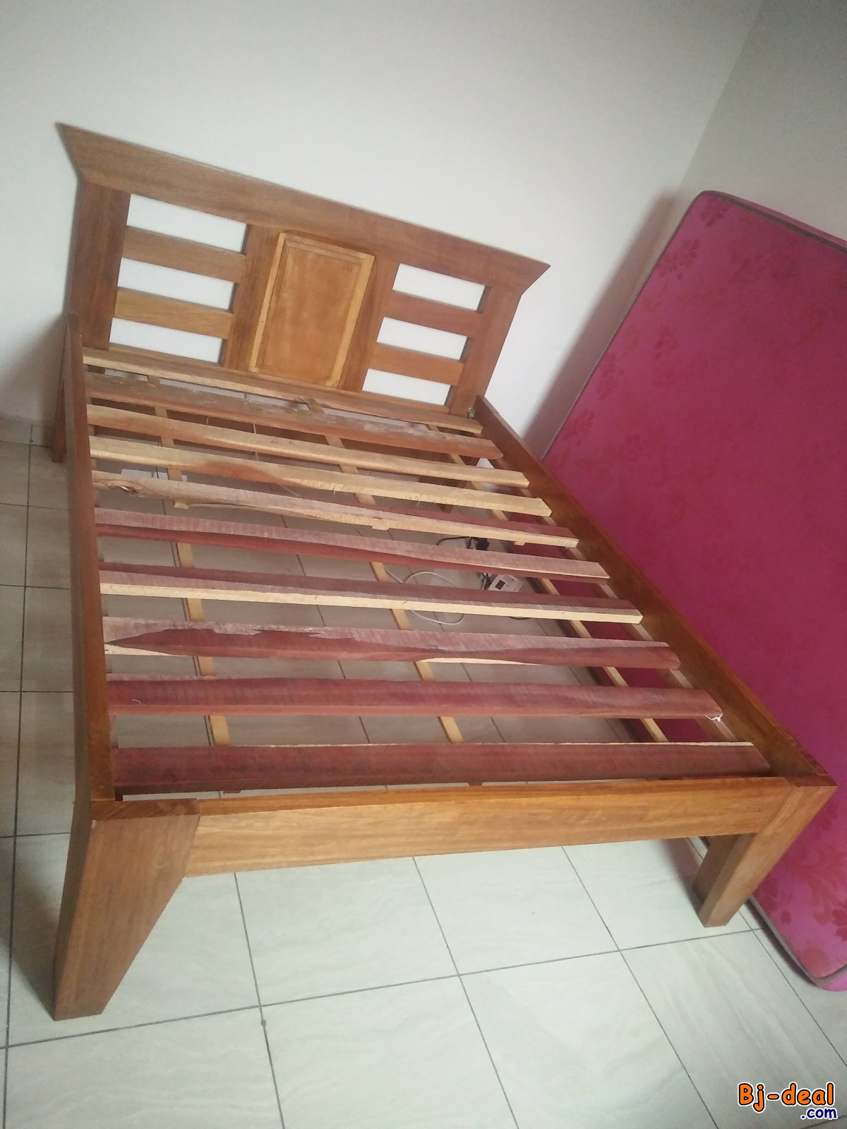 Image principale de Lit en bois deux places