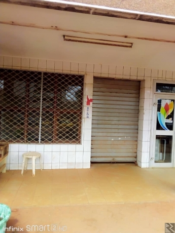 Image principale de grand local a Essos