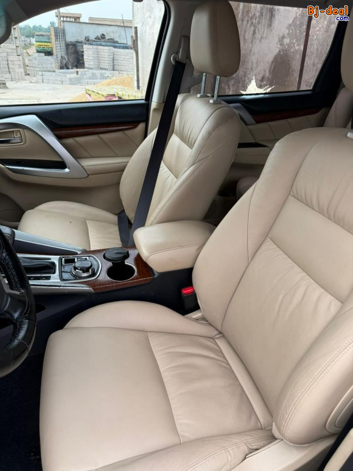 Main image of Mitsubishi Pajero sport 2017 edition