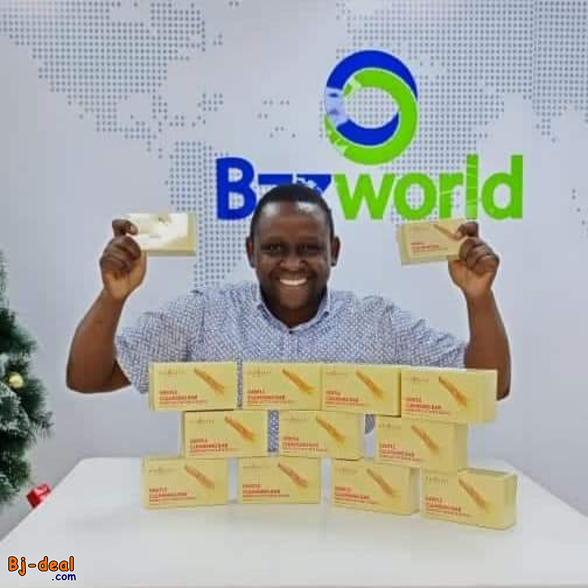 Main image of SAVON MINOSEED  AU GINSENG ET AUX PARTICULES DE FEUILLES D’OR LUXUEUSES....DOUALA