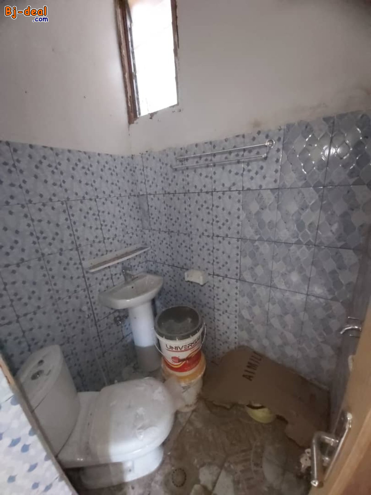 Image principale de Joli Studio Moderne en cours de finition à Biyem-Assi en Route