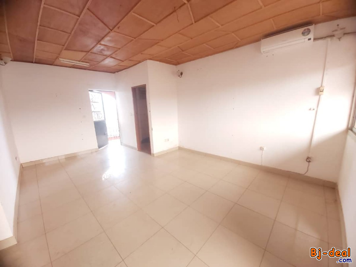 Image principale de Magnifique Bureau Haut Standing en Appartement à louer à Biyem-Assi