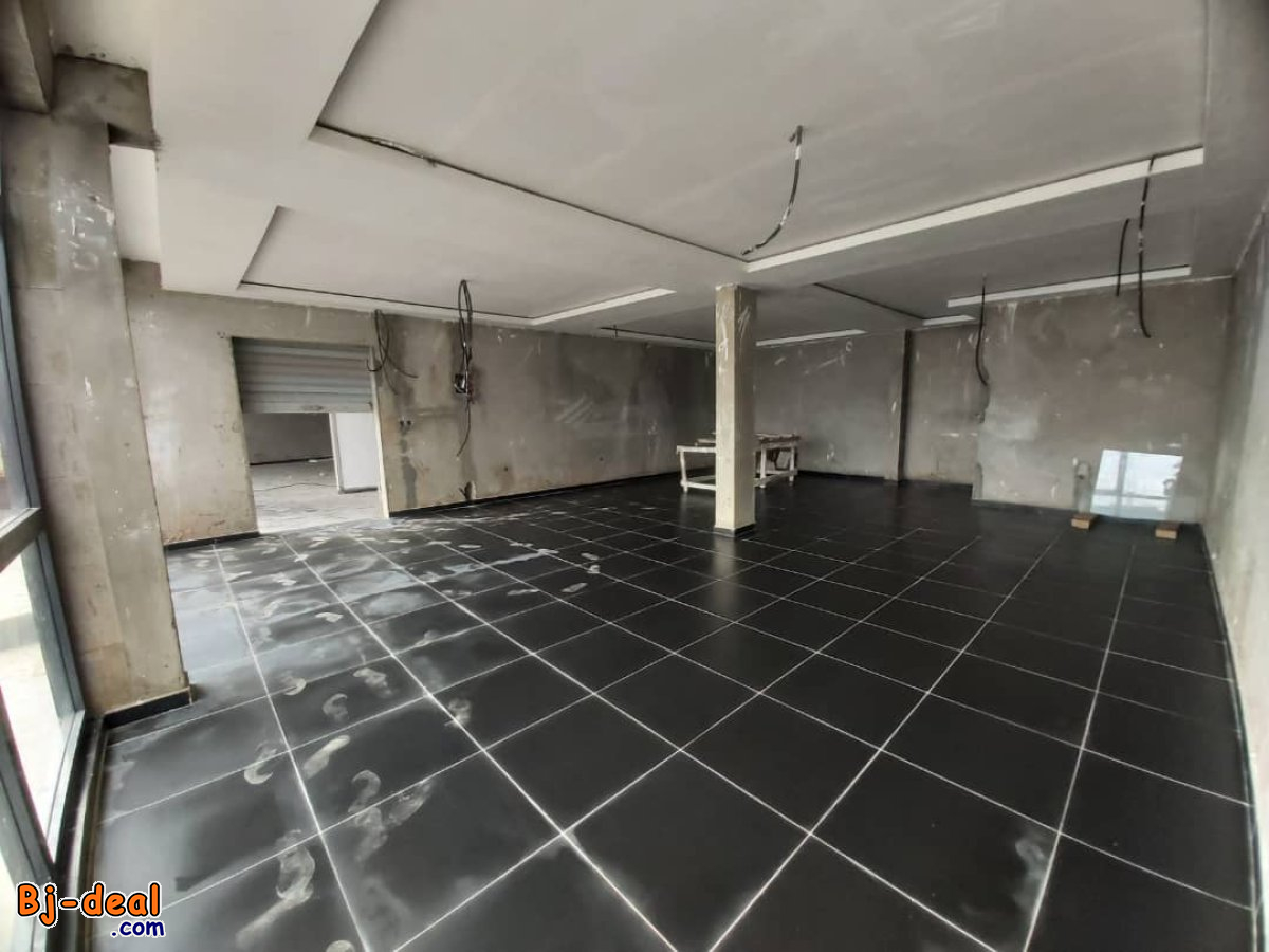 Image principale de Magnifique Espace Commercial à louer à Bastos