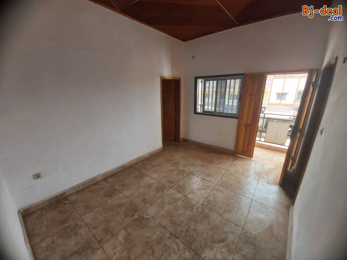 Image principale de Vaste Bureau 3 Pièces à louer Biyem-Assi en Route