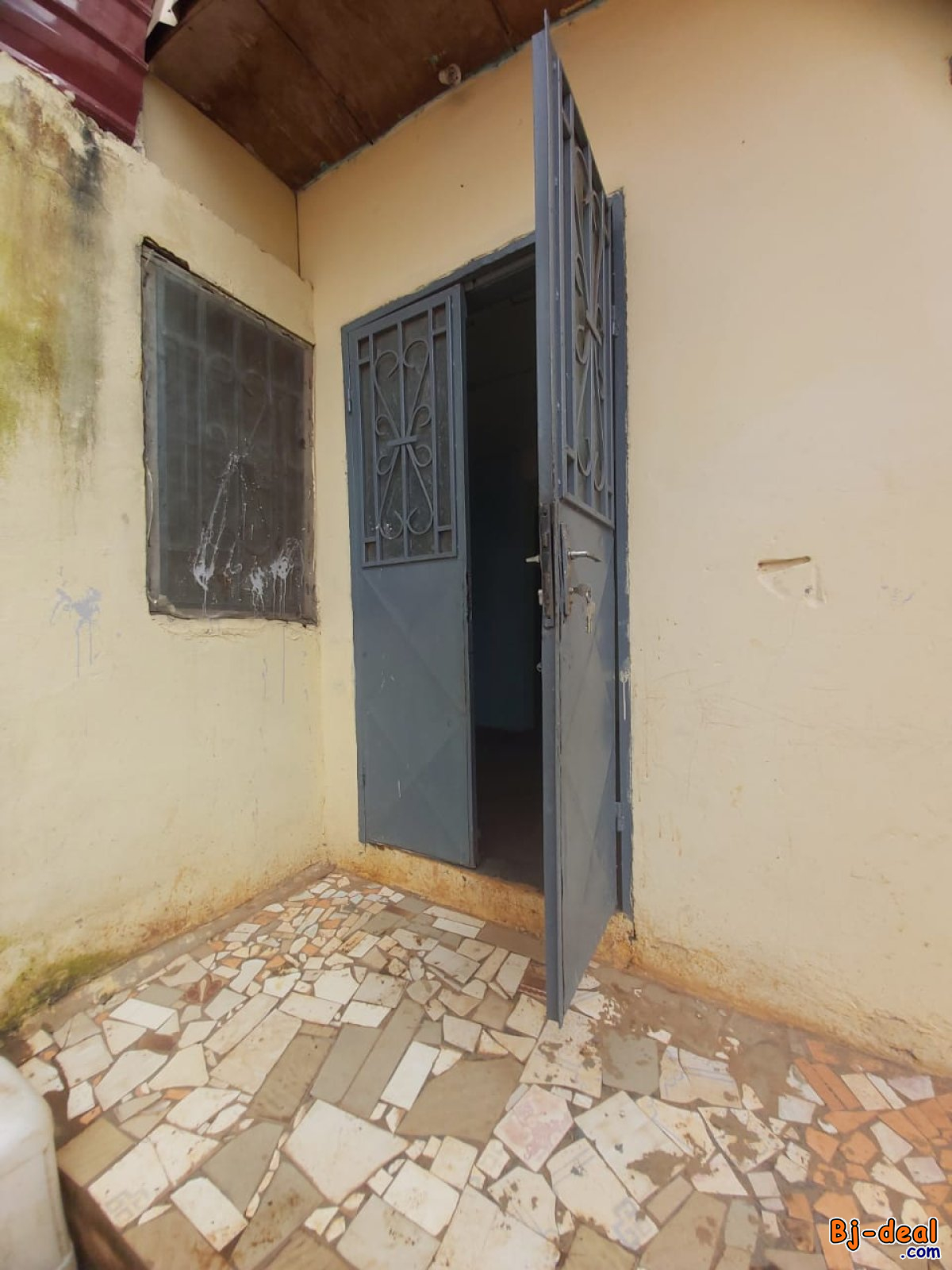 Image principale de Modeste Appartement Moderne à louer à Biyem-Assi non loin de la route