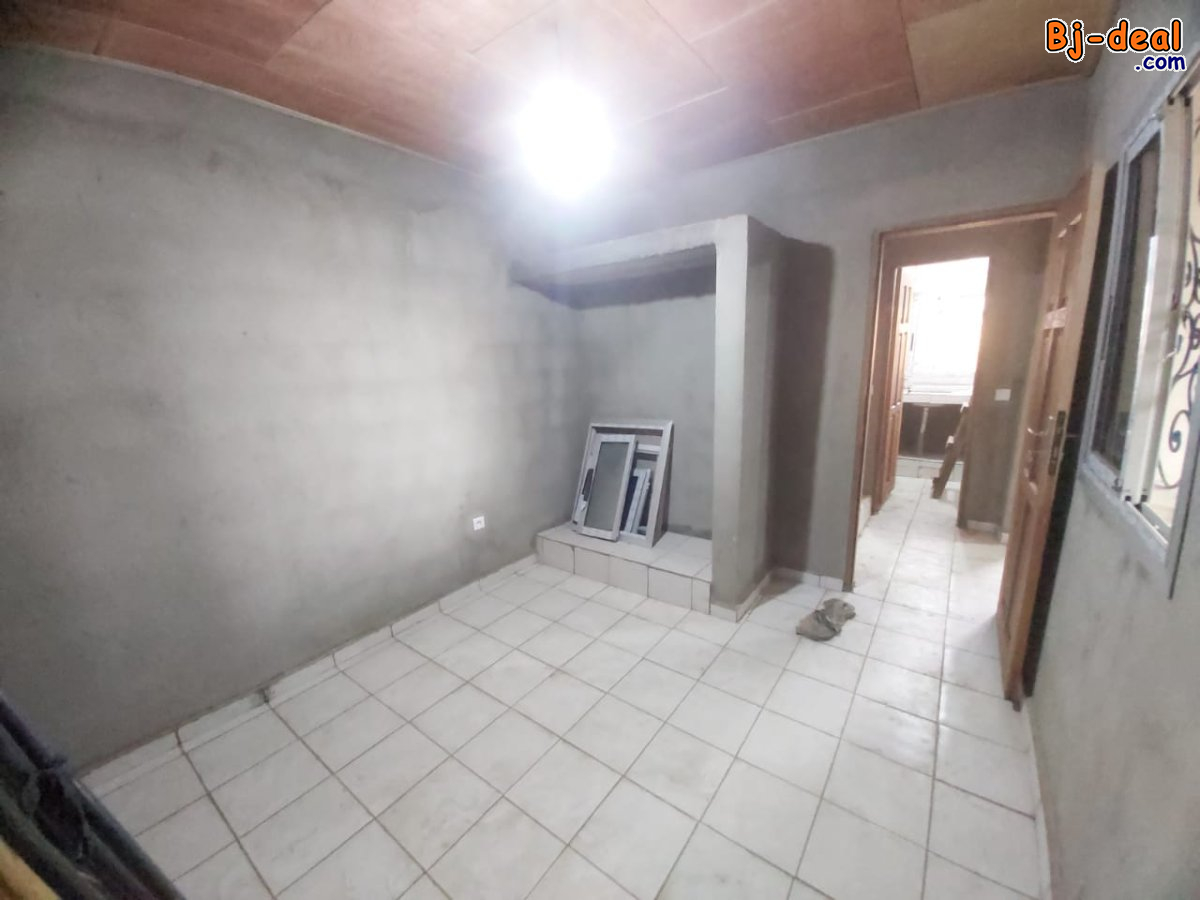 Image principale de Joli Studio Moderne en cours de finition à louer à Simbock