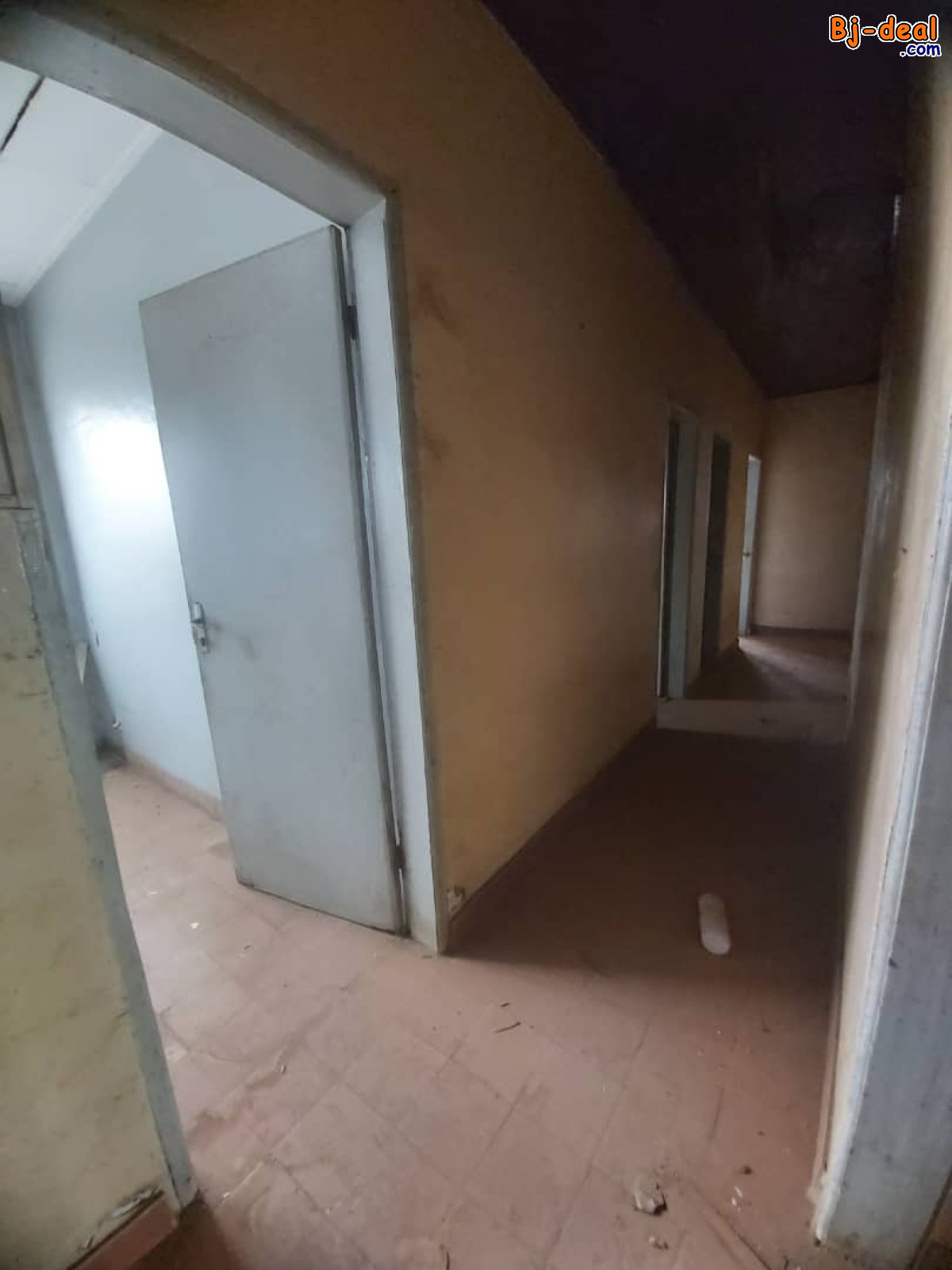 Image principale de Très Vaste Bureau à Renover à louer à Melen