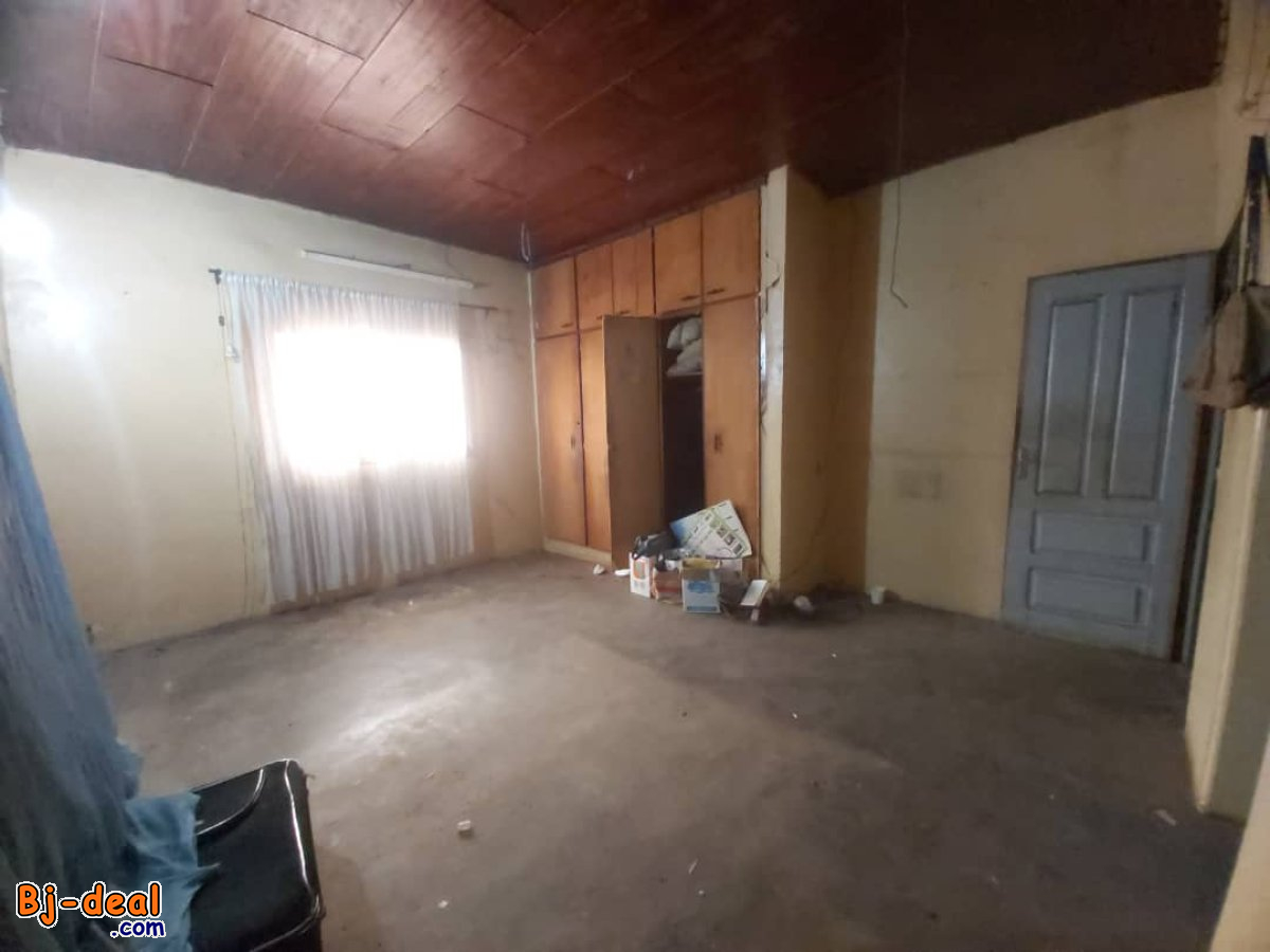 Image principale de Vaste Appartement Moderne à louer à Biyem-Assi