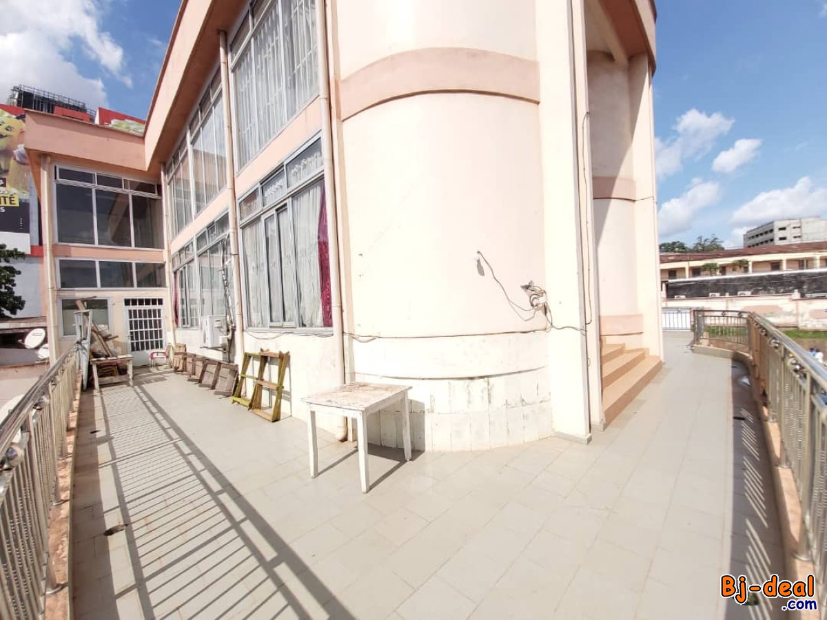 Image principale de SOMPTUEUSE SALLE DE FÊTE  à louer en plein Centre Ville