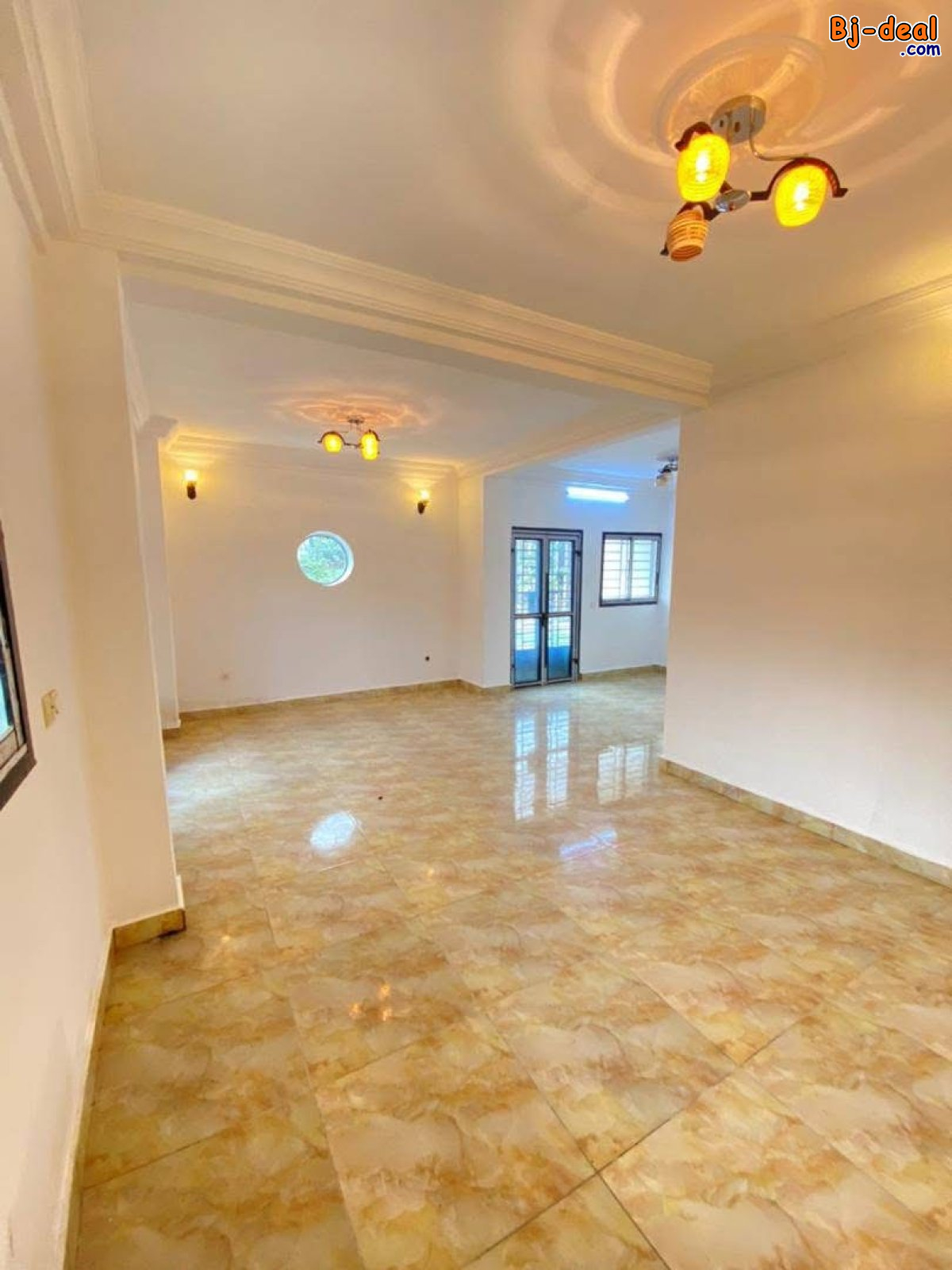 Image principale de Magnifique appartement moderne à louer à logbessou 400metre de la route