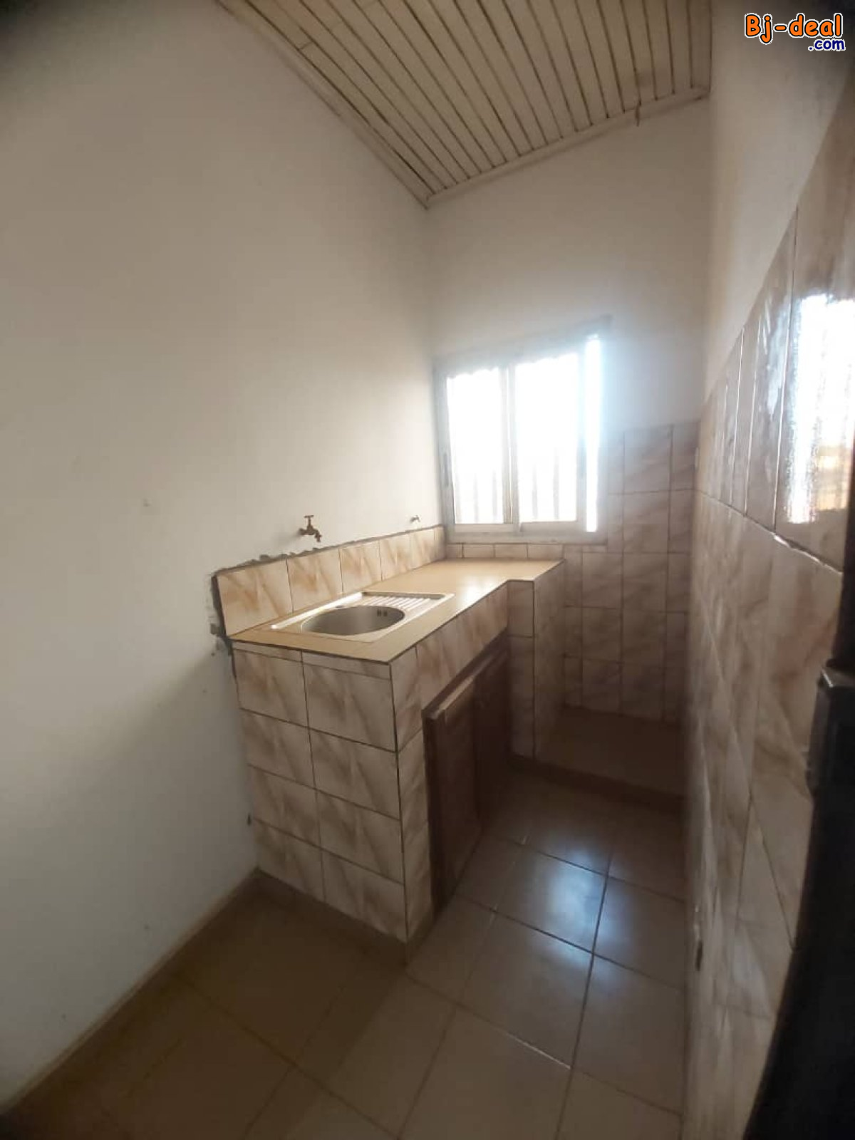 Image principale de Très Grand Bureau Bon Standing en Studio à louer Biyem-Assi