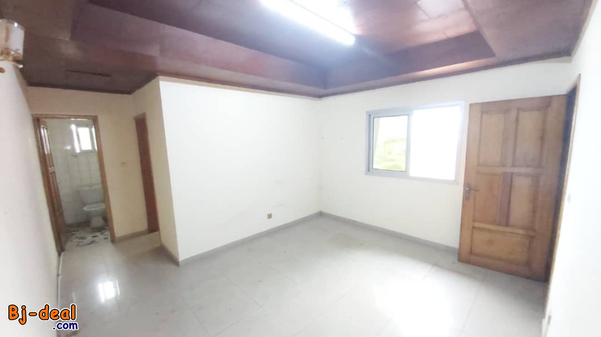 Image principale de Moyen Bureau Bon Standing à louer au Centre-Ville