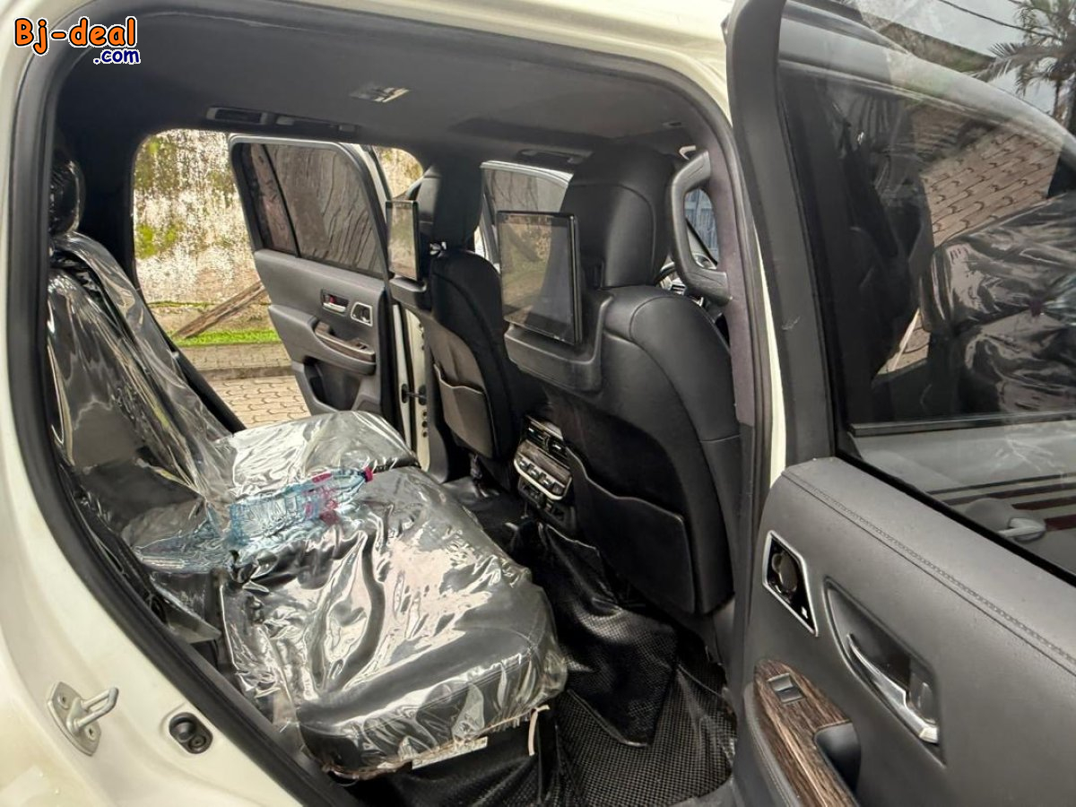 Main image of TOYOTA LAND CRUISER VX.R