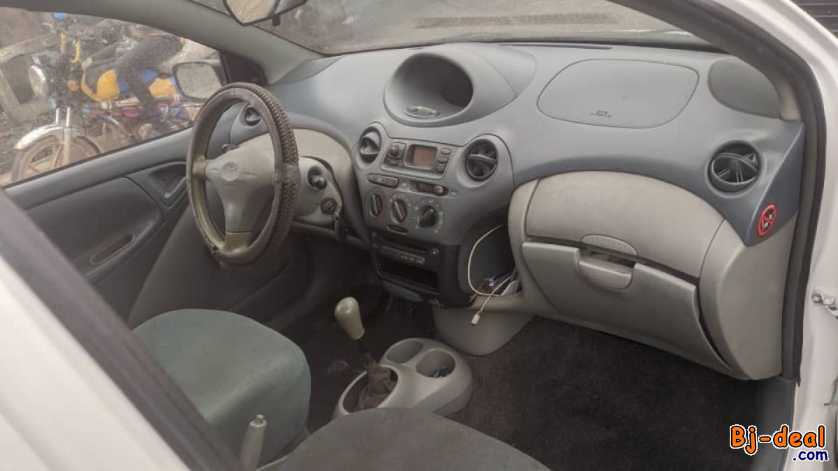 Main image of TOYOTA YARIS ANNÉE 2002