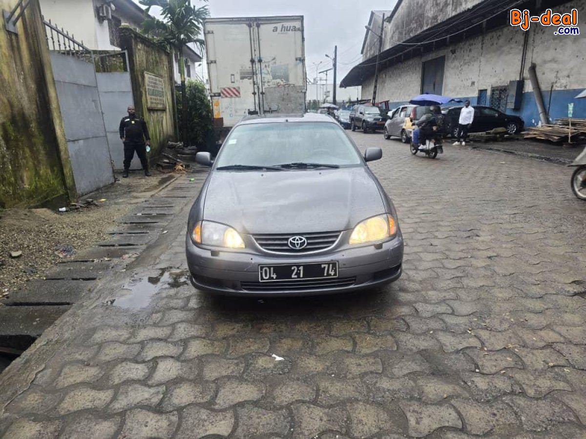 Main image of TOYOTA AVENSIS ANNÉE 2001