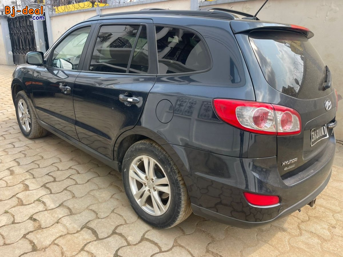 Main image of HYUNDAI SANTAFE LIMITED AWD