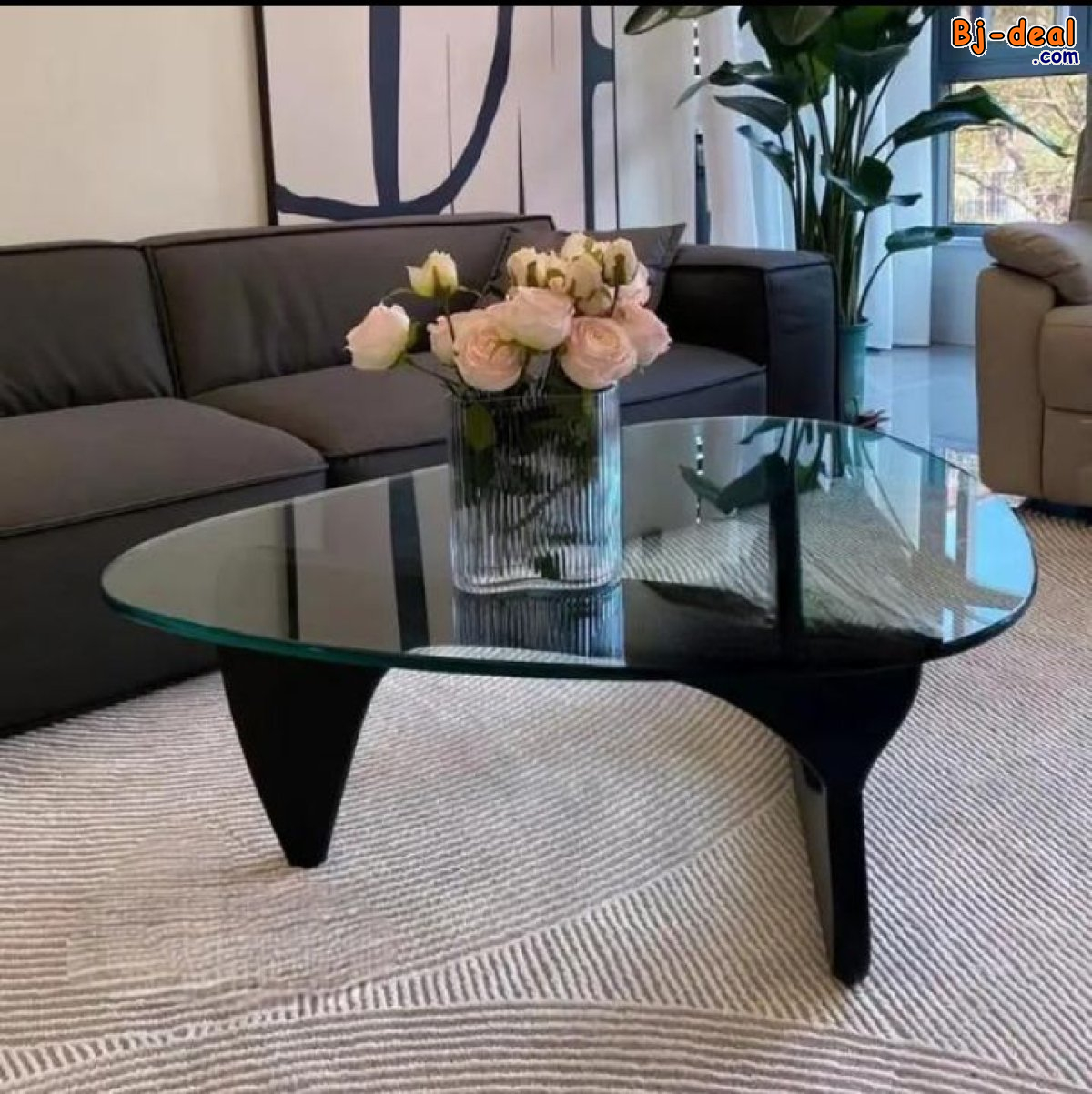 Image principale de Jolie table disponible à Yaoundé