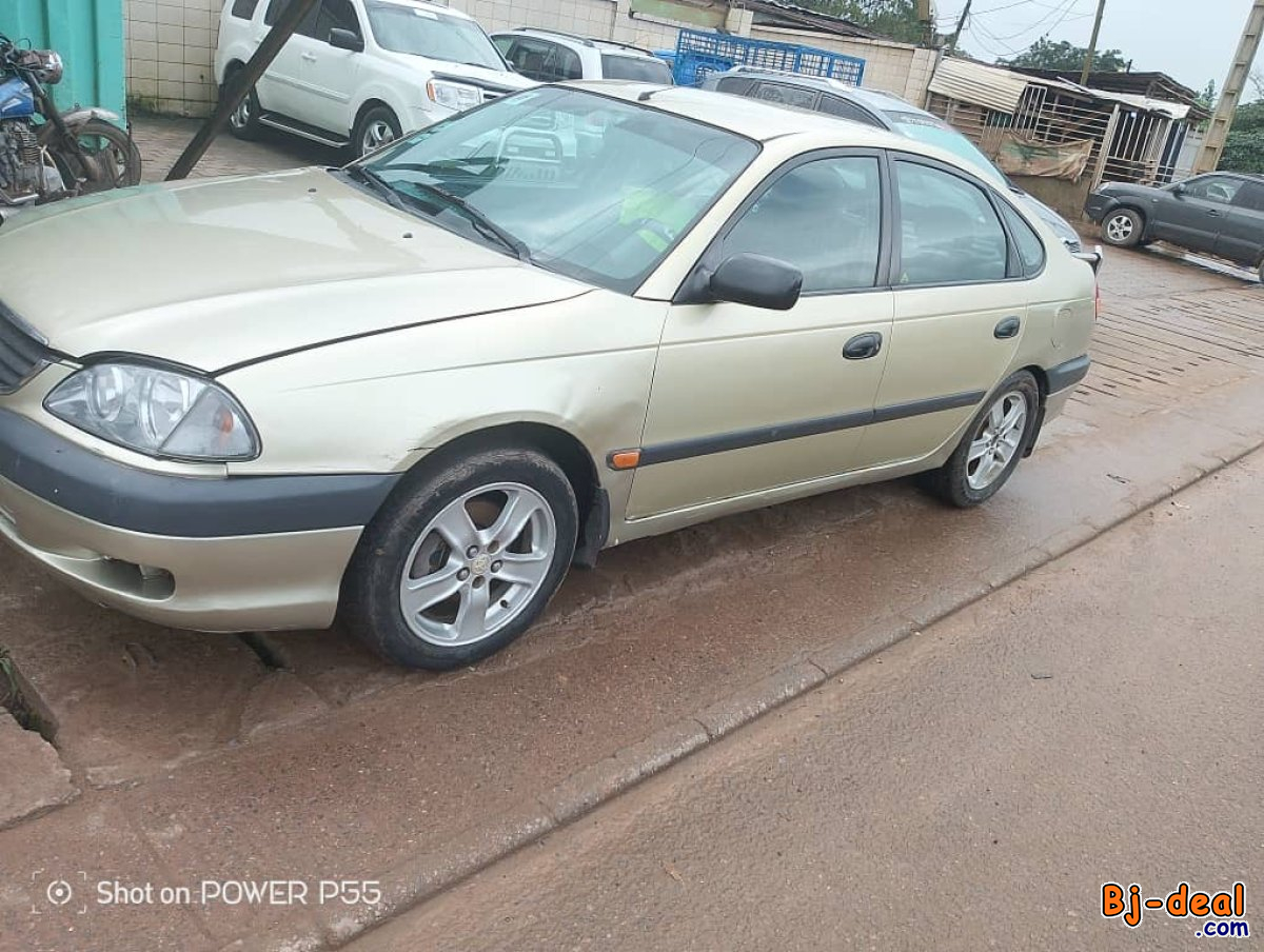 Main image of TOYOTA AVENSIS ANNÉE 2002