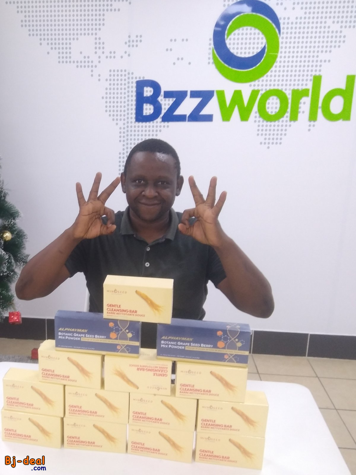 Main image of SAVON MINOSEED  AU GINSENG ET AUX PARTICULES DE FEUILLES D’OR LUXUEUSES....DOUALA