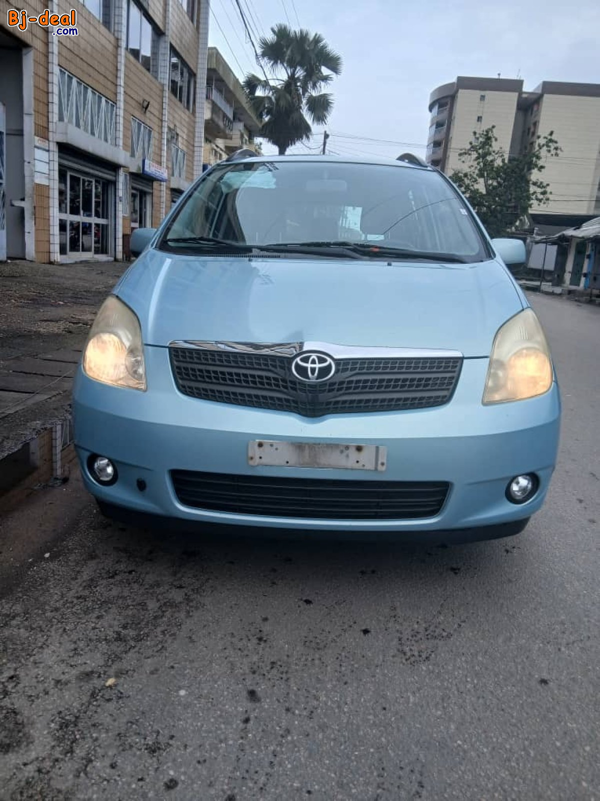 Image principale de TOYOTA COROLLA VERSO ANNÉE 2005