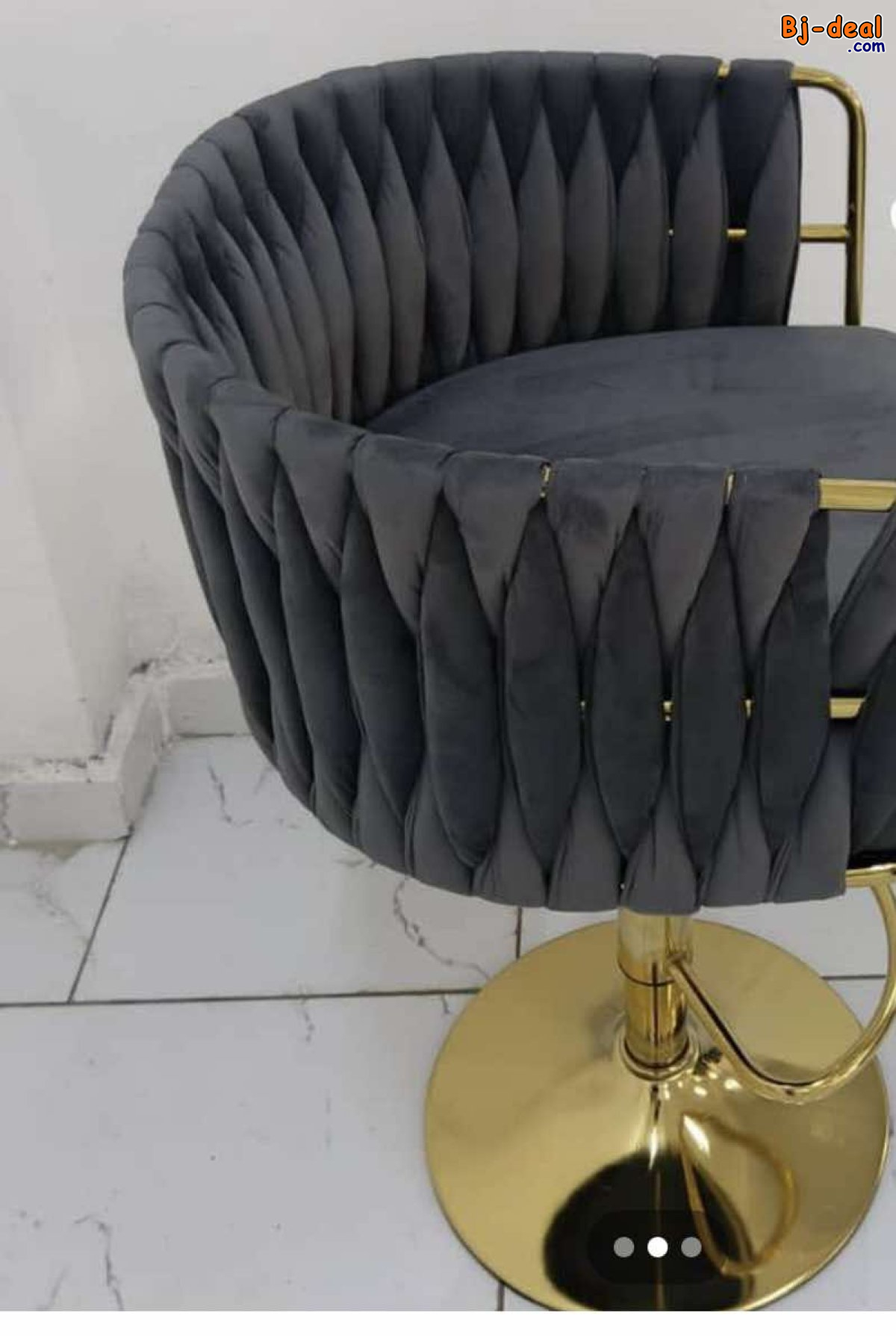 Image principale de Chaises importées pour salon de coiffure