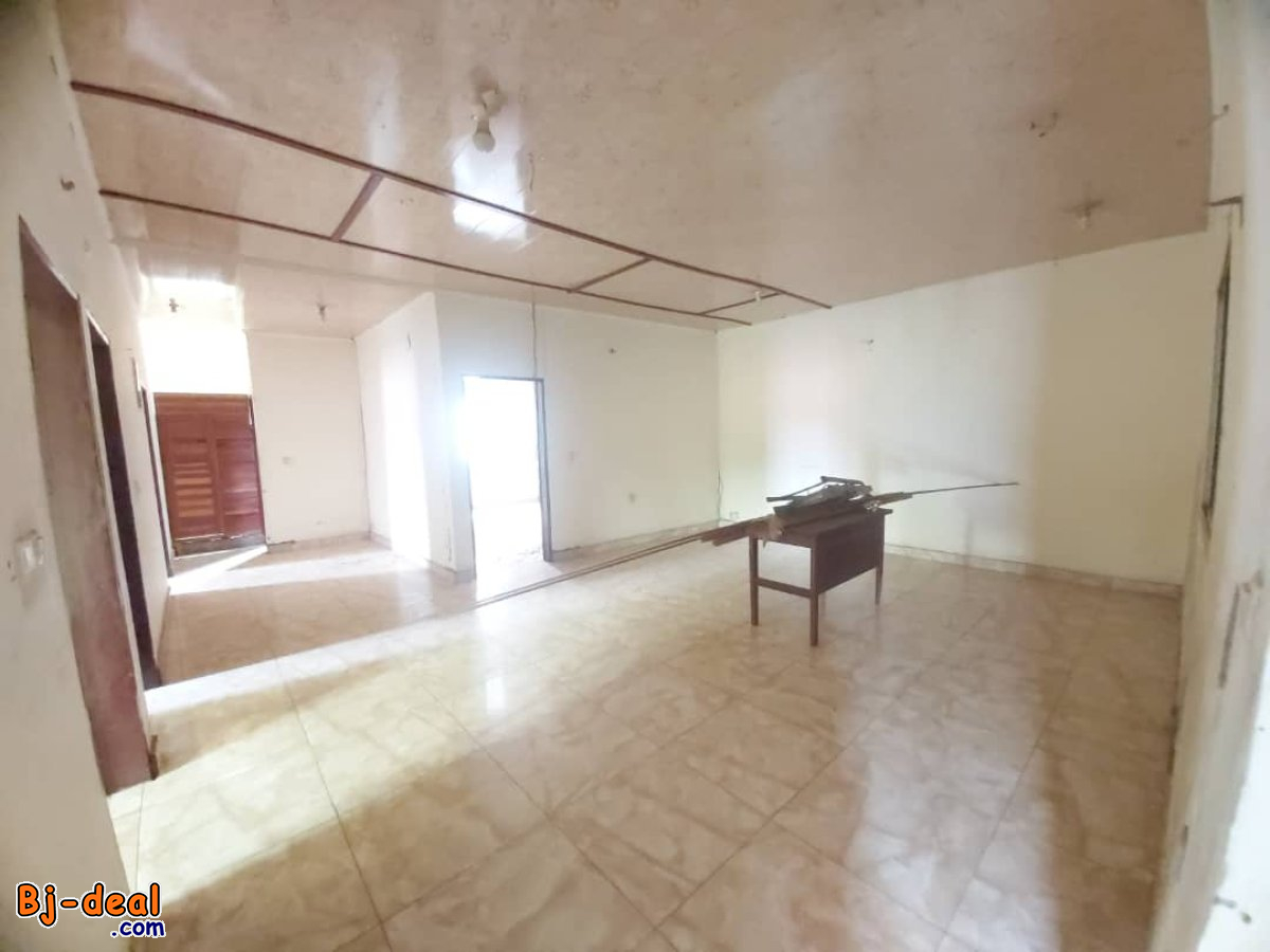 Image principale de Très Vaste Bureau Bon Standing à louer à 5min du Centre-Ville