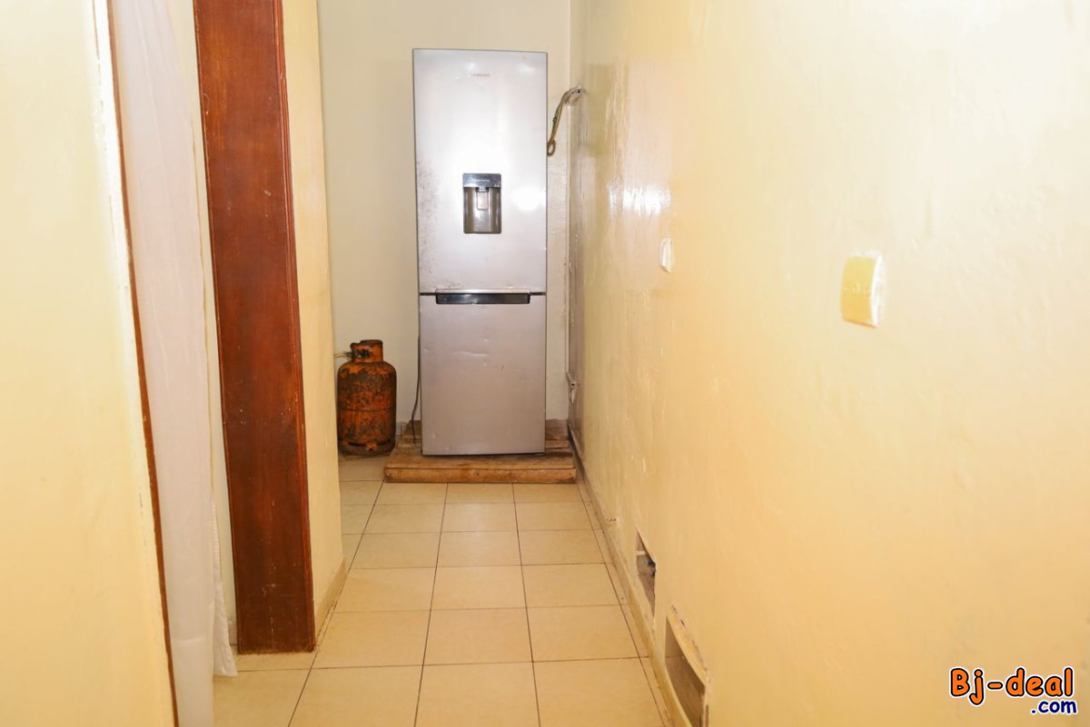 Image principale de Immeuble R+2 à vendre à Omnisports avec le Mobilier