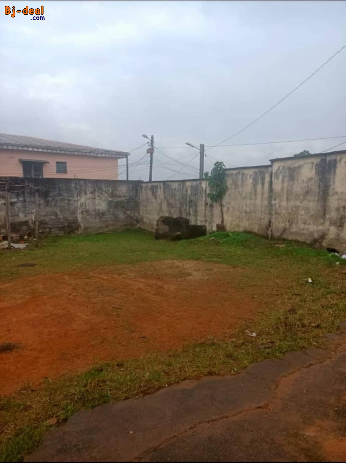 Image principale de Terrain Plat Titré de 700m² à vendre à Effoulan