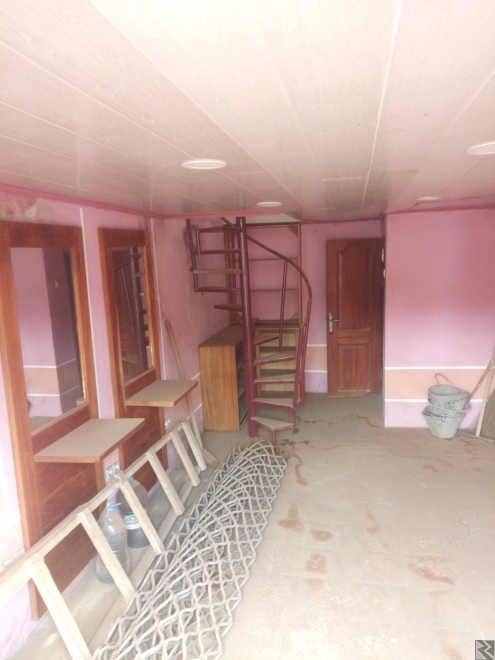 Image principale de Boutique avec mezzanine à  louer à  Etoa Meki