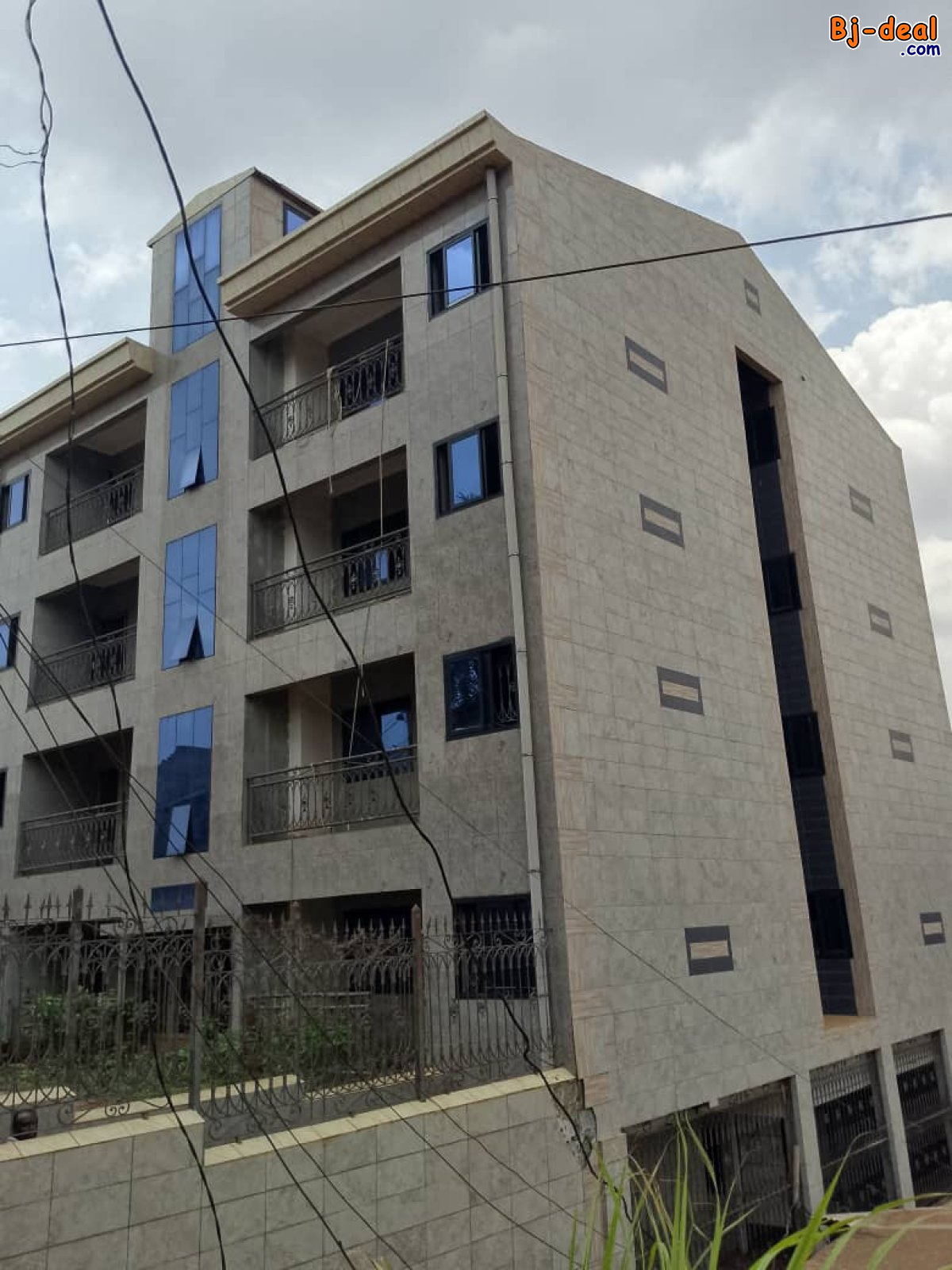 Image principale de Magnifique Immeuble R+3 avec Sous-Sol à vendre à Ngousso