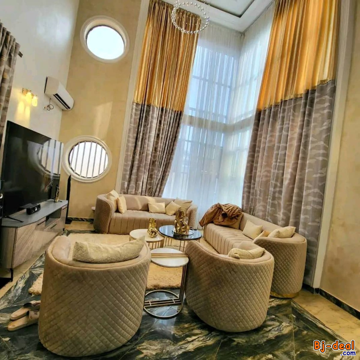 Image principale de Luxueux Triplex VIP à vendre à Awae Escalier