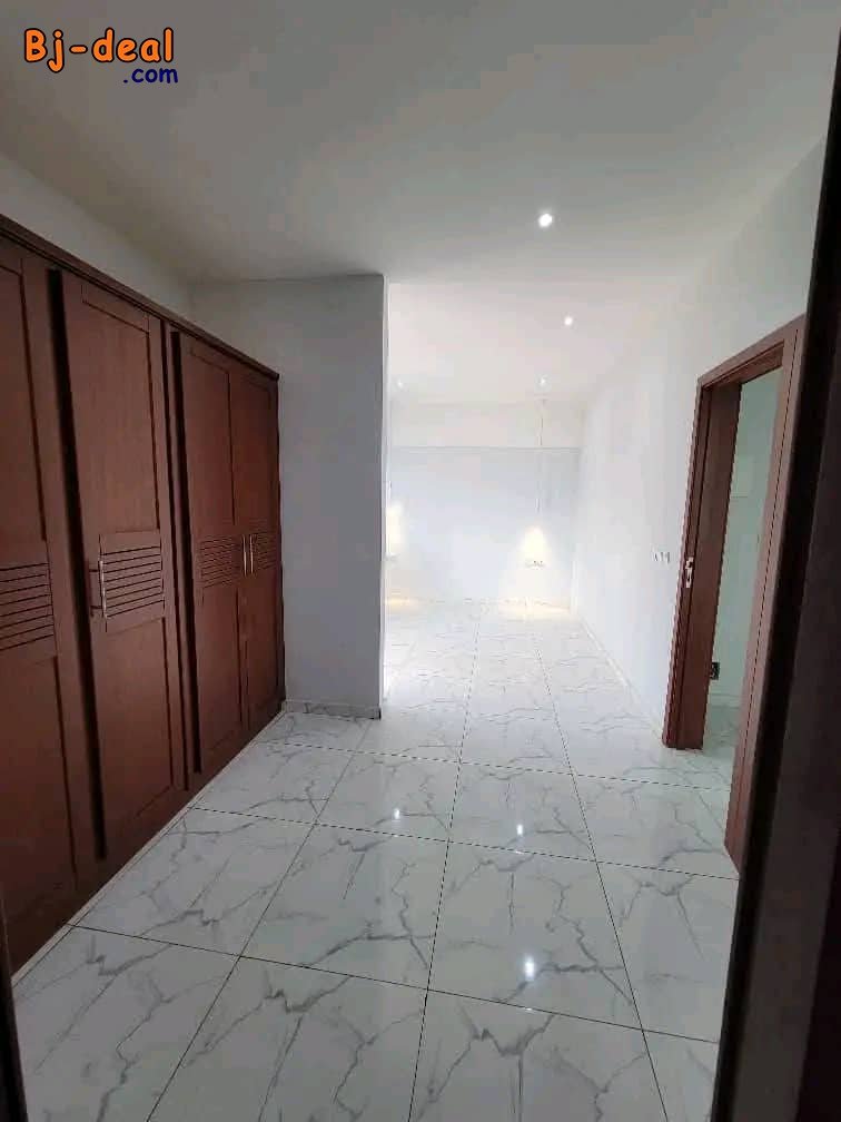 Main image of Magnifique Duplex Neuf à vendre sur 300m à Olembé