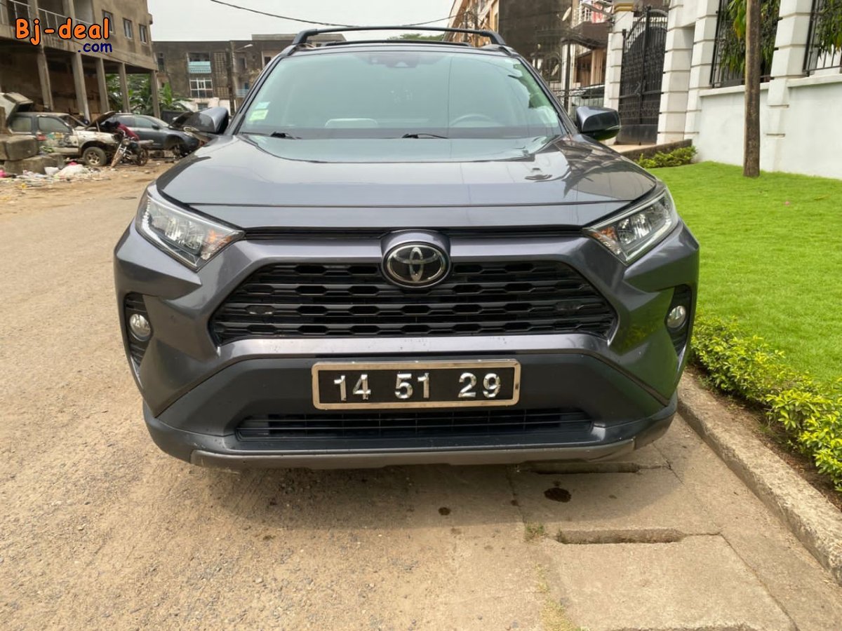 Main image of Toyota RAV4 2021