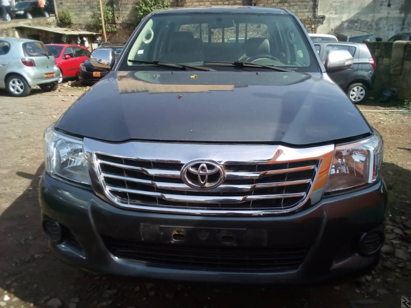 Main image of A vendre bon prix picup toyotatou